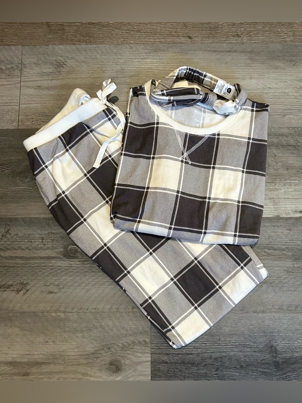 NWT Small Sonoma Sleepwear Gray and White Plaid Long Sleeve Pajama Set Headband